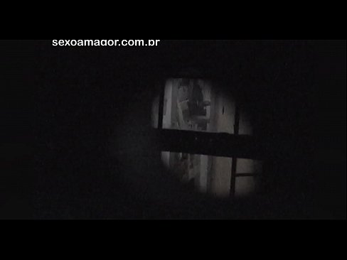 ❤️ Blondina este filmată în secret de un voyeur din cartier ascuns în spatele unor cărămizi goale ❤  at us ❌️❤