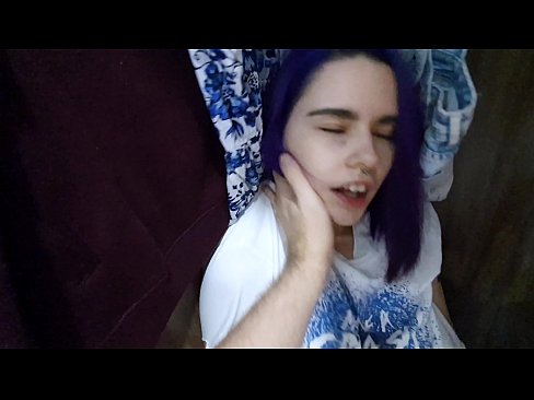 ❤️ Am găsit-o pe sora mea în dulap și am ajutat-o să ejaculeze ❤  at us ❌️❤